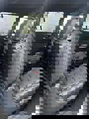 Used 2025 Chevrolet Traverse LT image 10