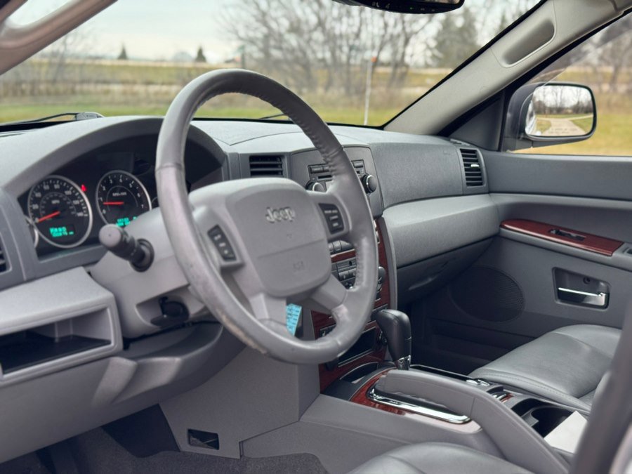 Used 2005 Jeep Grand Cherokee Limited AWD/4WD image 24