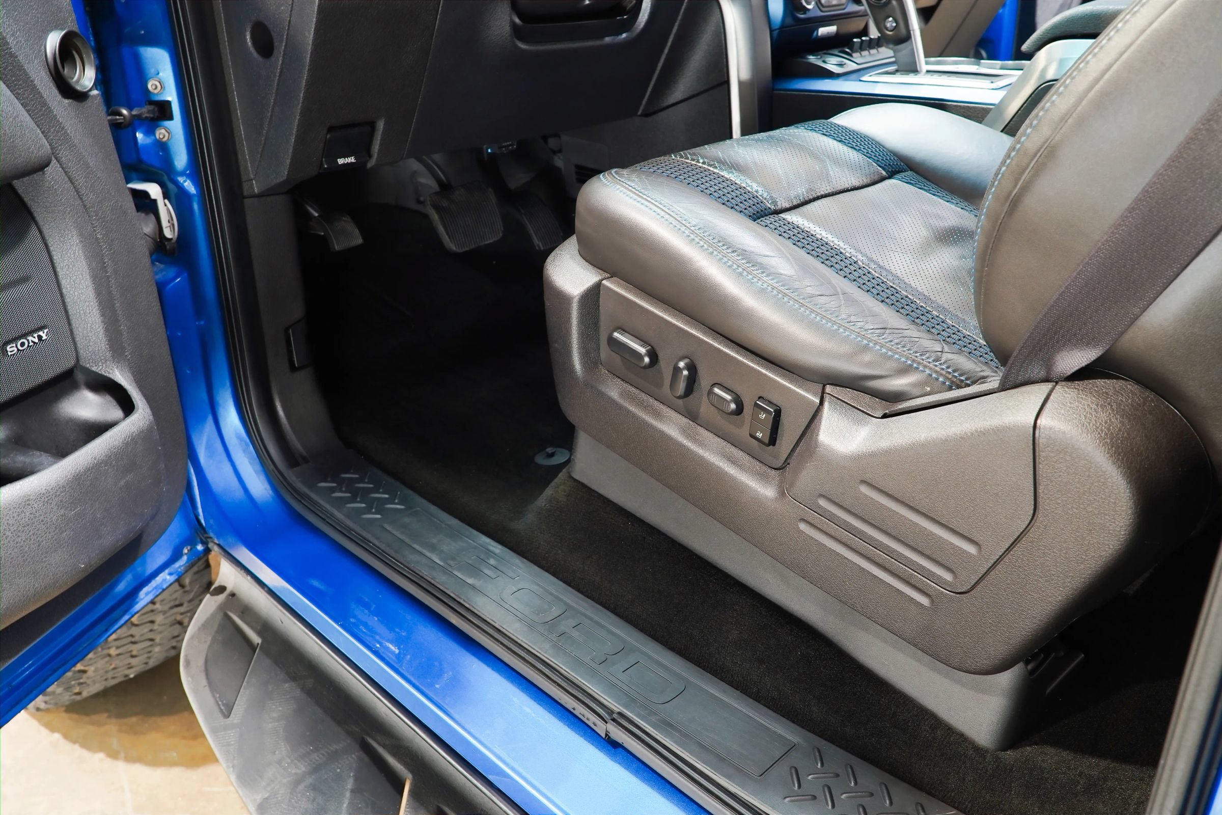 Used 2014 Ford F150 Raptor w/ Equipment Group 801A Luxury AWD/4WD image 34