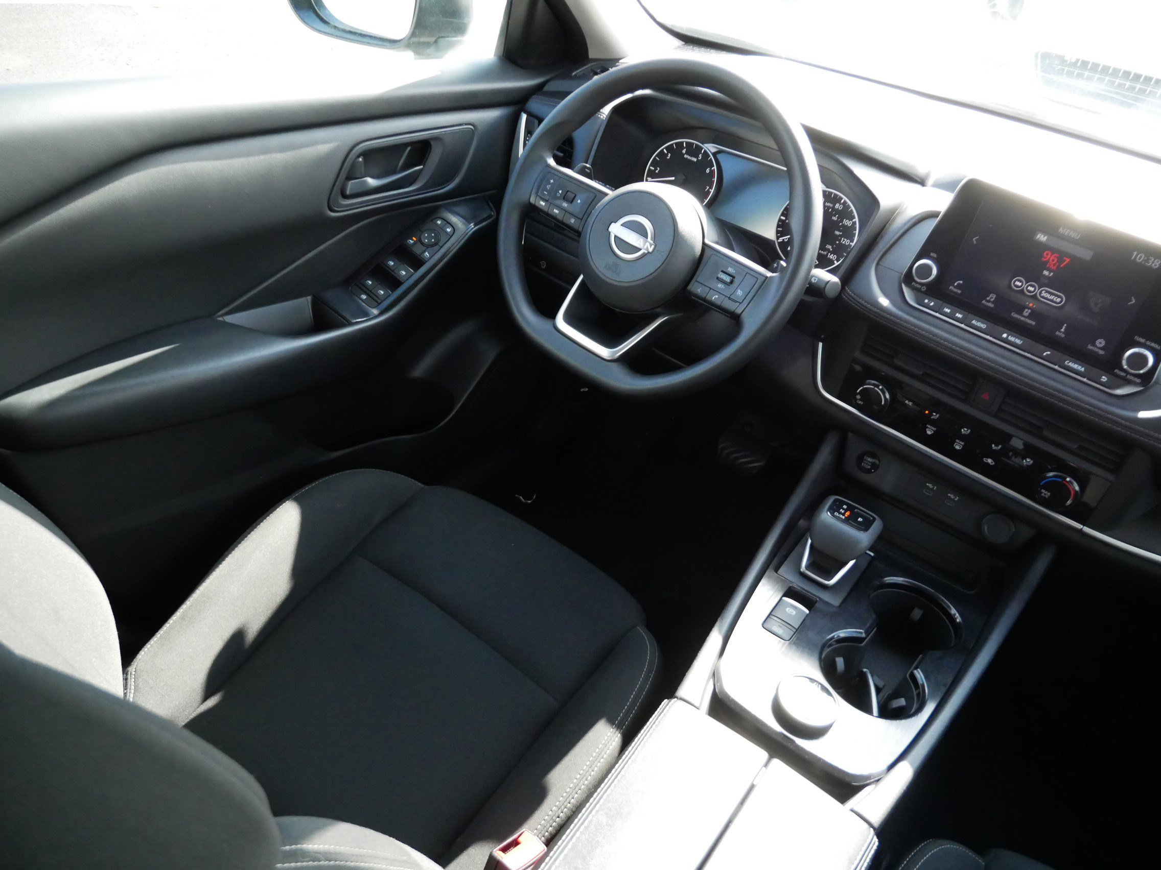 Used 2024 Nissan Rogue S image 9