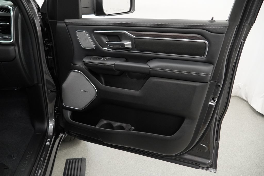 New 2027 RAM 1500 Laramie w/ Laramie Preferred Package AWD/4WD image 32
