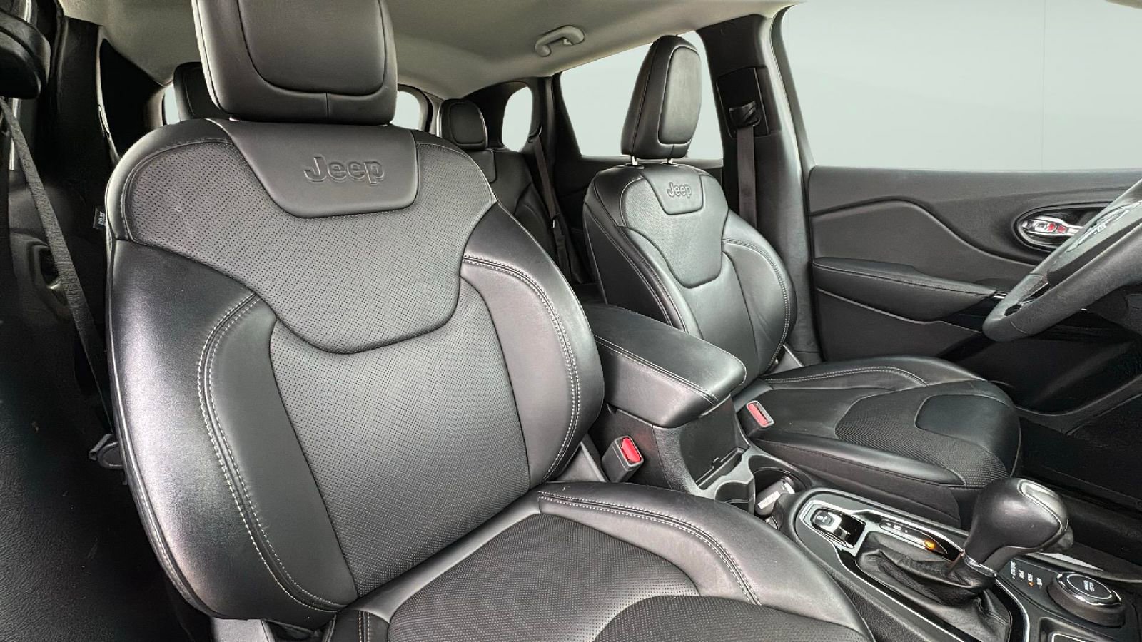 Used 2023 Jeep Cherokee Altitude Lux image 21