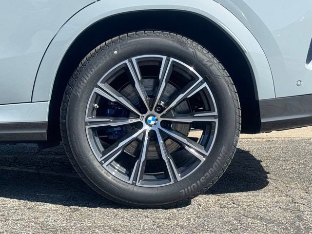 New 2026 BMW X6 xDrive40i w/ Executive Package image 3