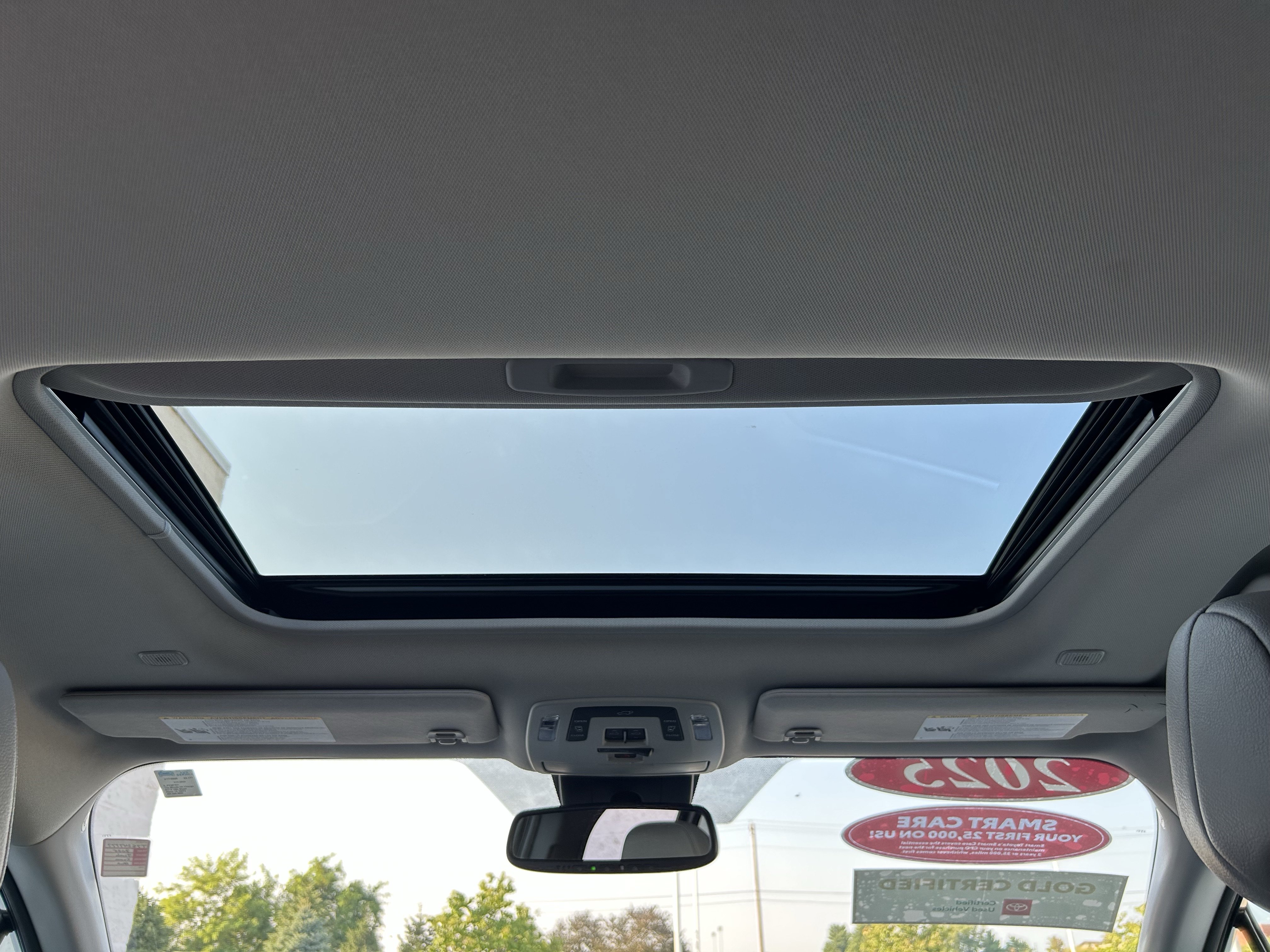 Certified 2025 Toyota Sienna XLE FWD image 20