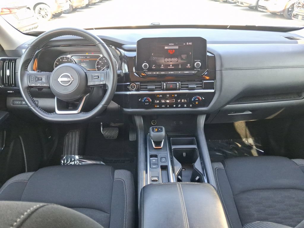 Certified 2024 Nissan Pathfinder SV FWD image 9