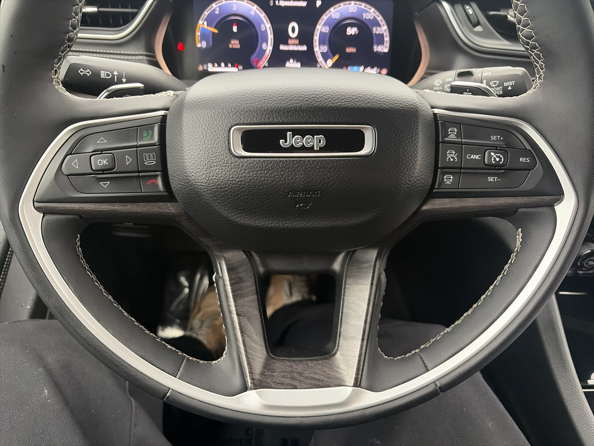Used 2024 Jeep Grand Cherokee L Limited w/ Luxury Tech Group II AWD/4WD image 14