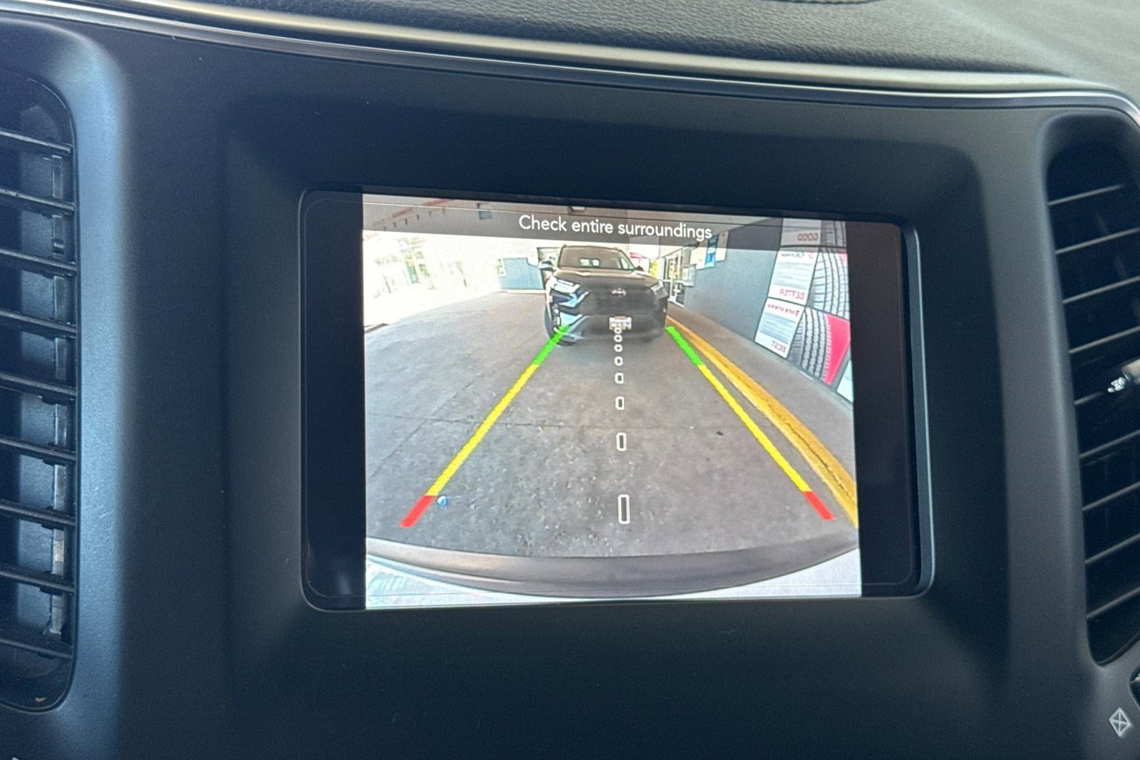 Used 2020 Jeep Cherokee Latitude Plus image 16