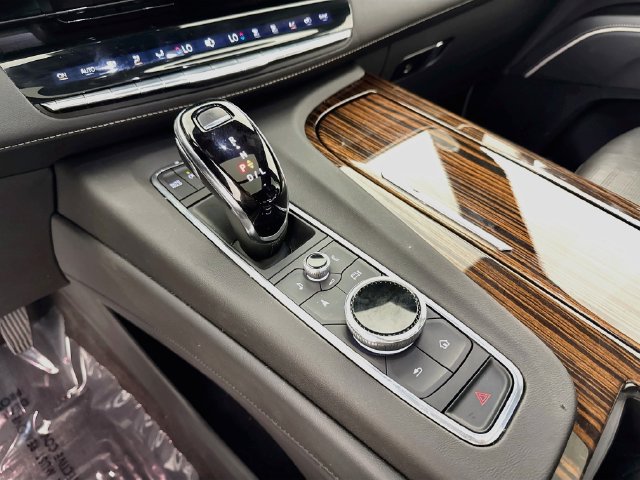 Used 2023 Cadillac Escalade Premium Luxury w/ Performance Package AWD/4WD image 17