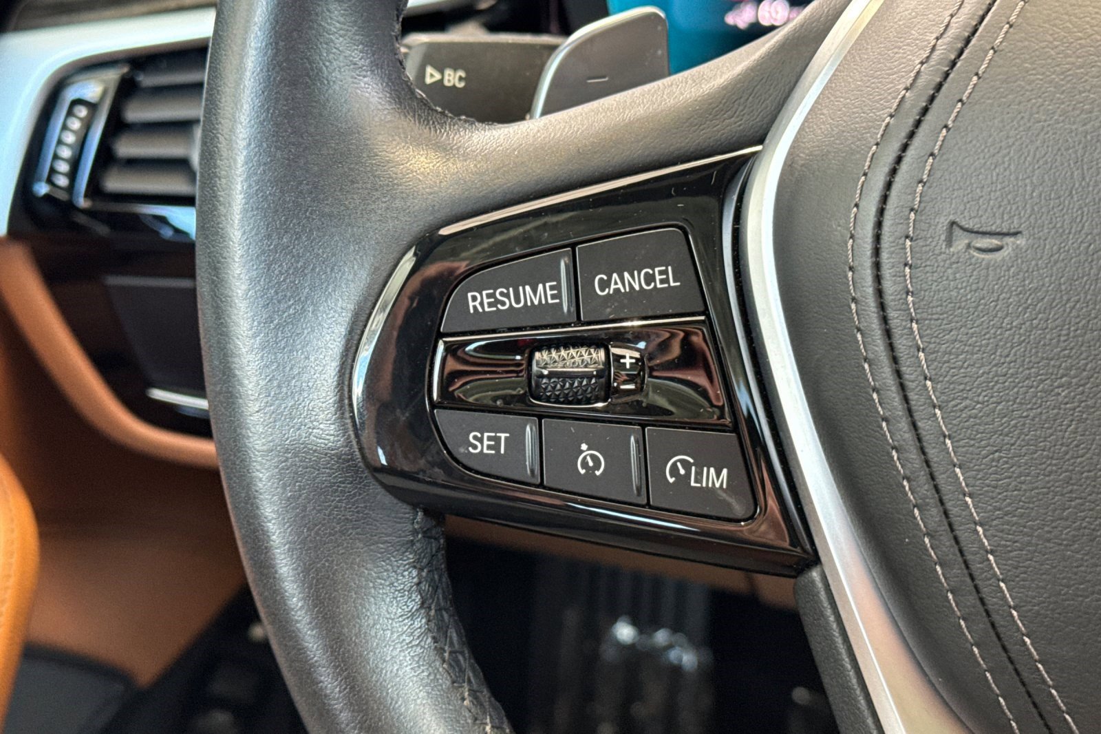 Used 2023 BMW 530e w/ Premium Package RWD image 31