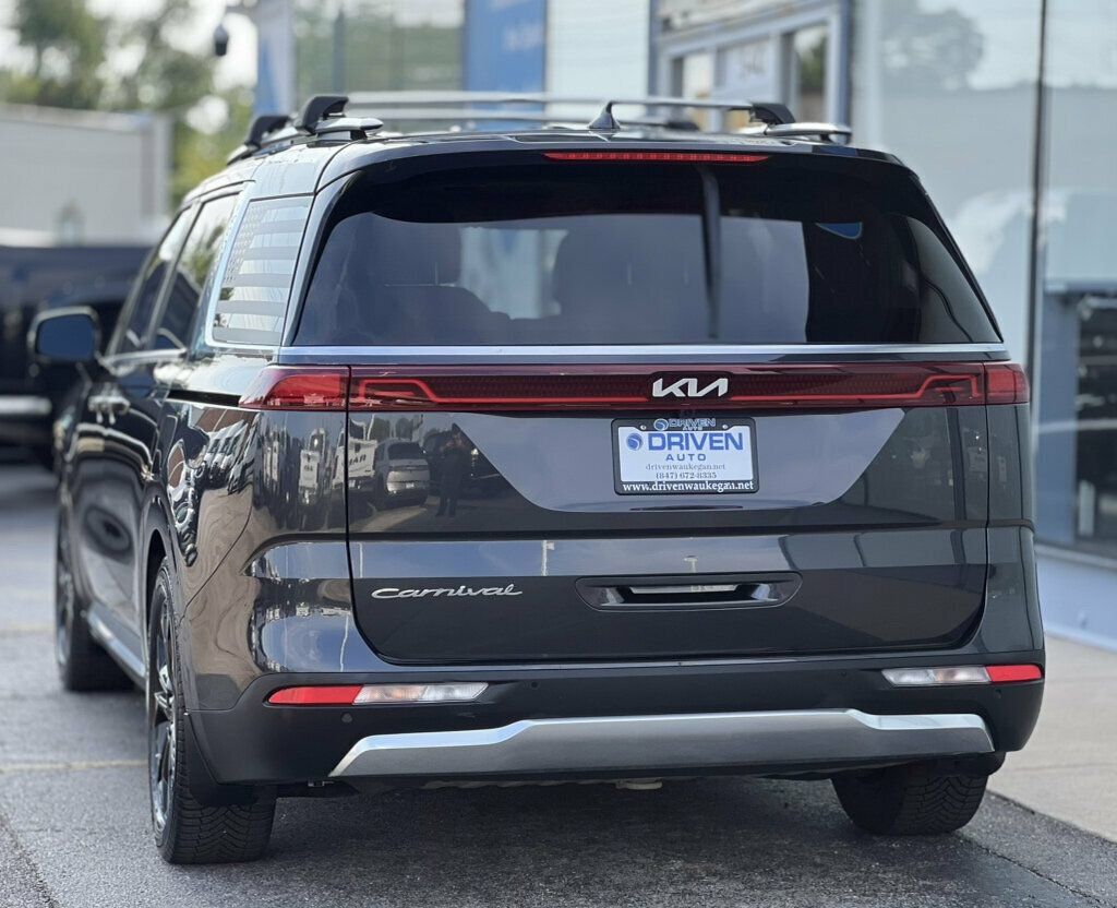 Used 2022 Kia Carnival SX Prestige FWD image 3