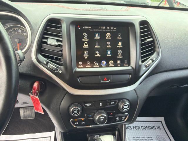 Used 2016 Jeep Cherokee Trailhawk AWD/4WD image 19