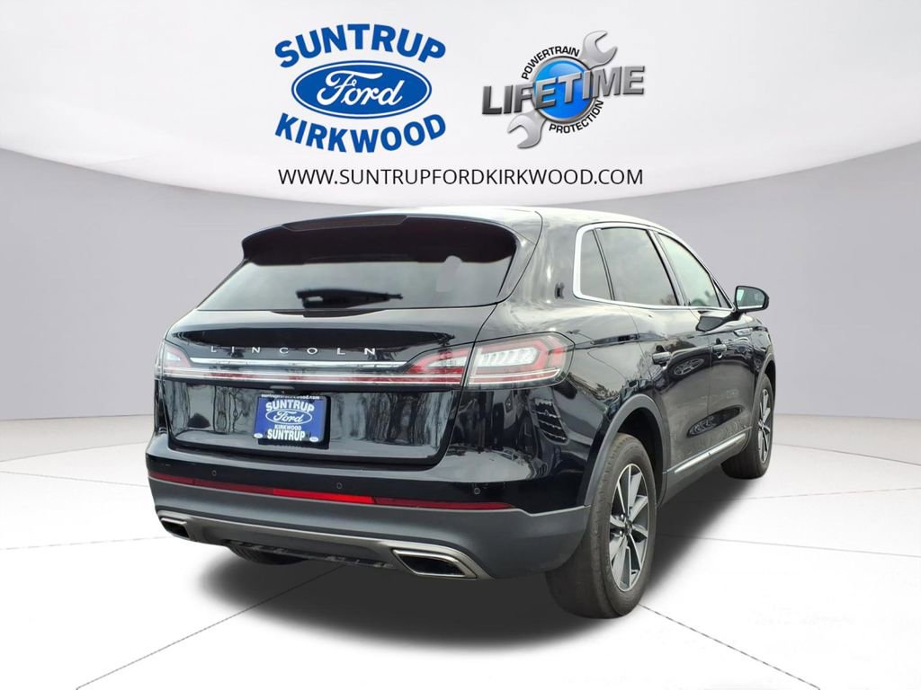 Used 2022 Lincoln Nautilus AWD image 3