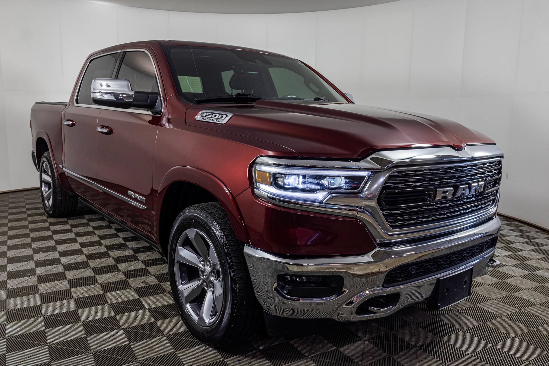 Used 2019 RAM 1500 Limited w/ Advanced Safety Group AWD/4WD image 17