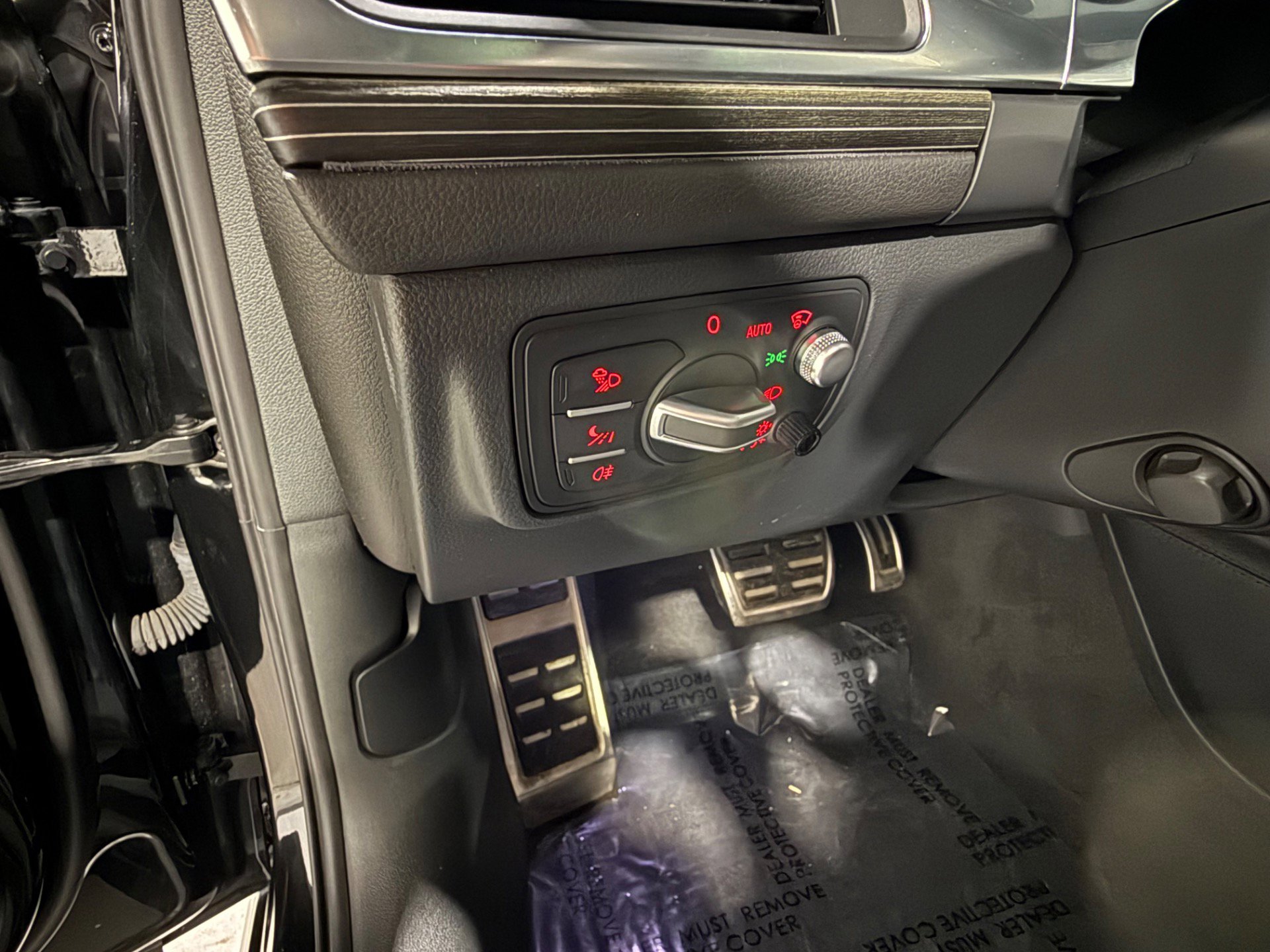 Used 2018 Audi S6 Prestige w/ Prestige Package image 25