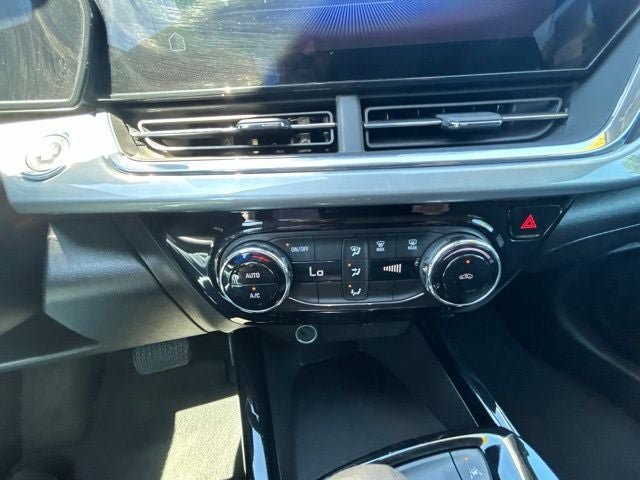 Used 2024 Chevrolet Trax LT FWD image 25