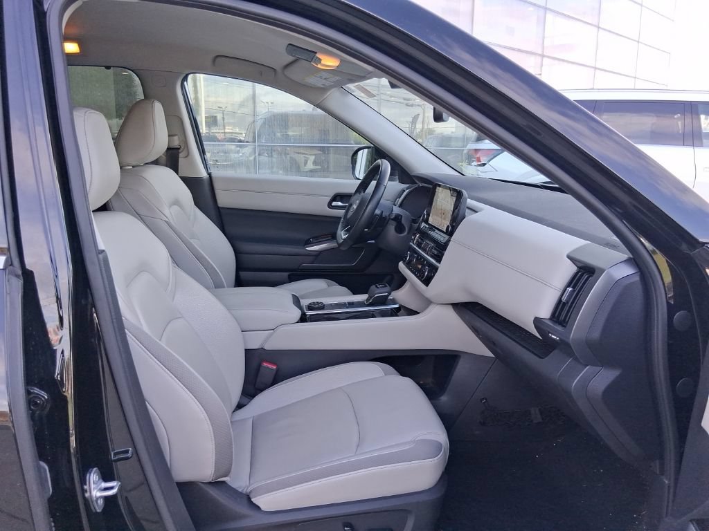 Used 2022 Nissan Pathfinder SL w/ Lighting Package (N92) AWD/4WD image 35