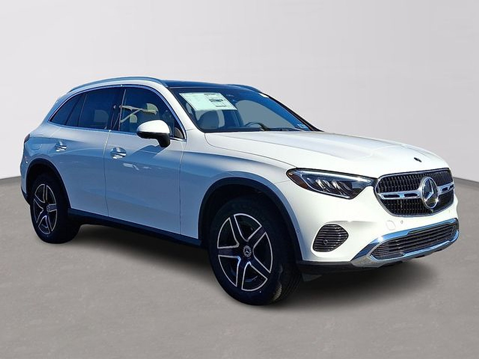Used 2026 Mercedes-Benz GLC 300 4MATIC image 3