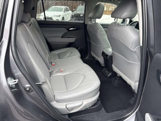 Used 2024 Toyota Highlander XLE image 11