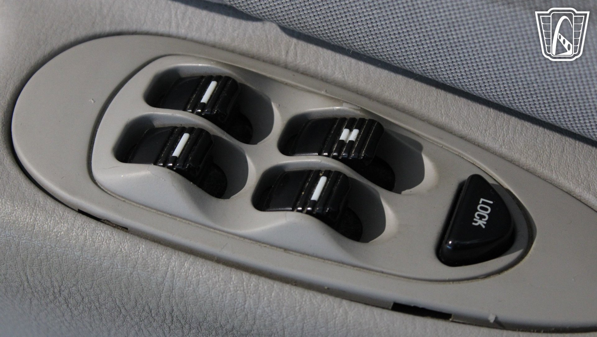 Used 1996 Lincoln Continental image 37