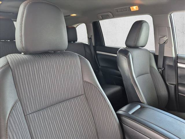 Used 2014 Toyota Highlander Plus FWD image 13