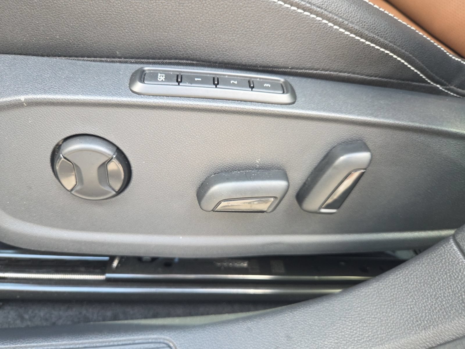 Certified 2025 Volkswagen Jetta SEL FWD image 18