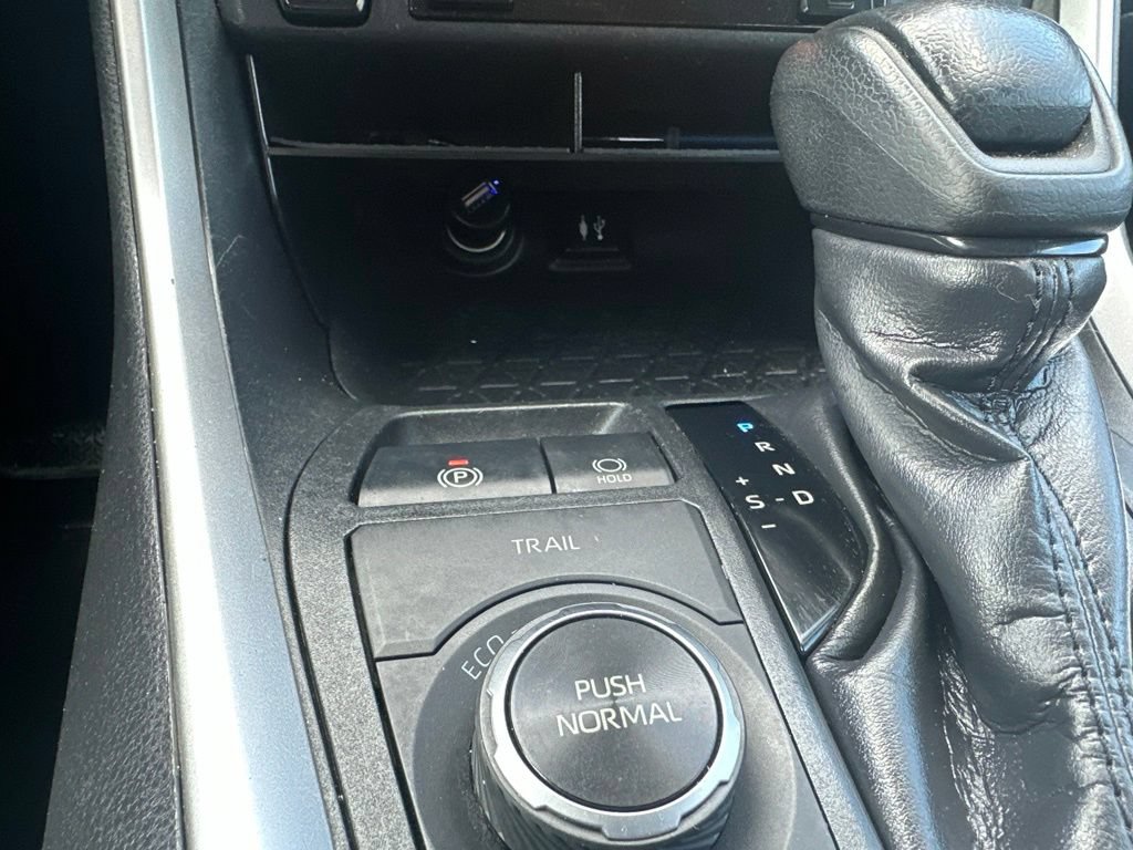 Used 2019 Toyota RAV4 XLE w/ Convenience Package AWD/4WD image 5