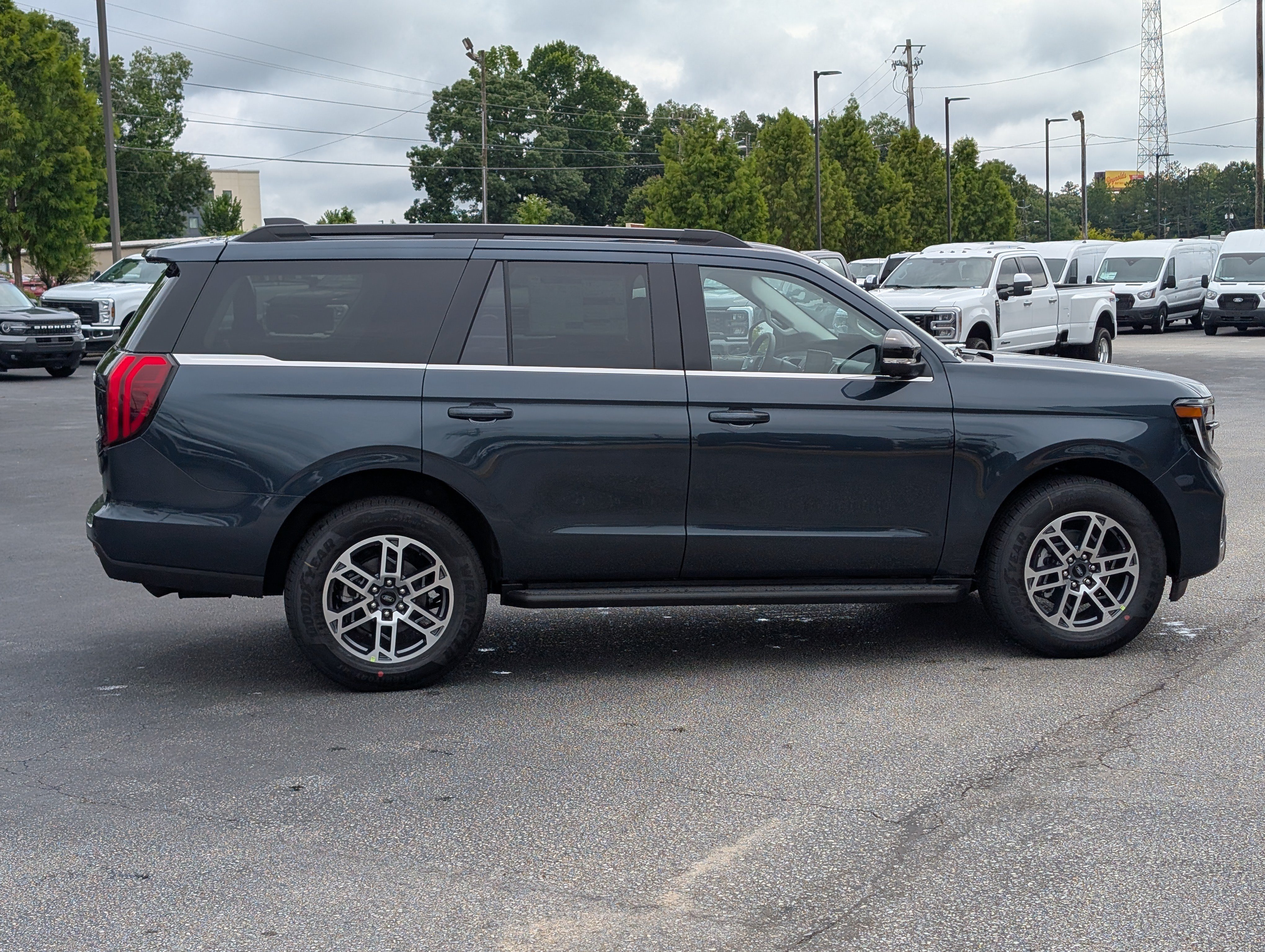 New 2026 Ford Expedition Active RWD image 8
