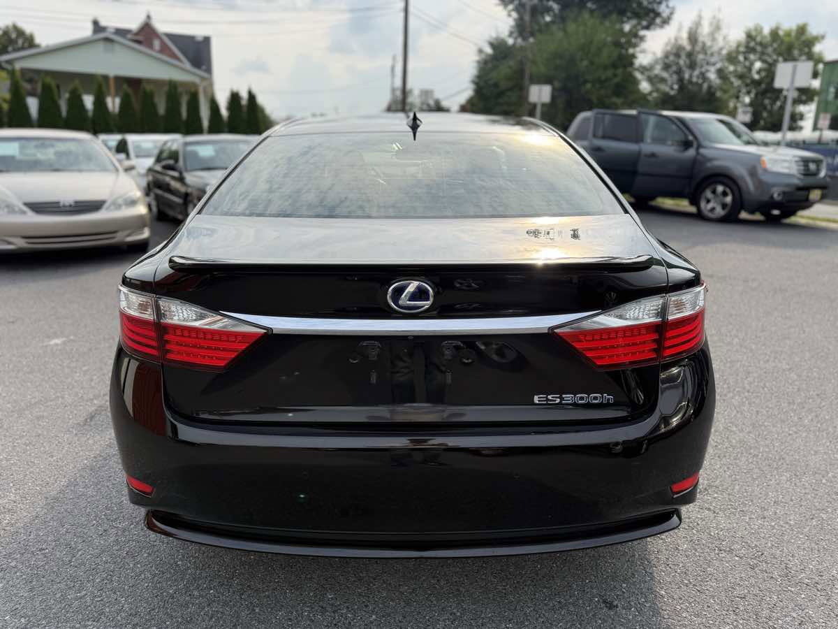 Used 2015 Lexus ES 300h image 6