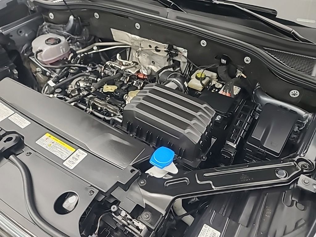 Used 2025 Volkswagen Atlas Cross Sport SE image 40