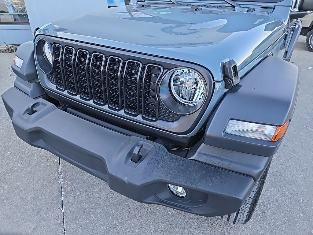 Used 2024 Jeep Wrangler Sport image 17