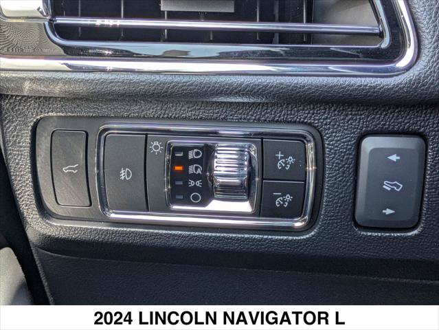 Used 2024 Lincoln Navigator L Reserve AWD/4WD image 19