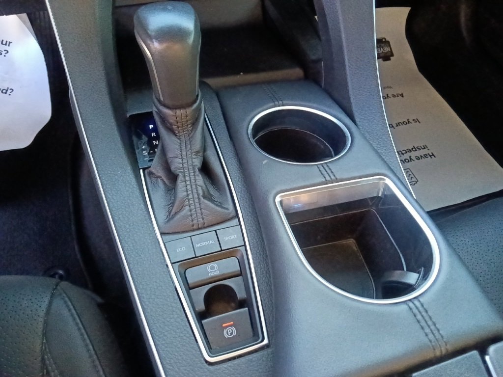 Used 2021 Toyota Avalon Limited image 25