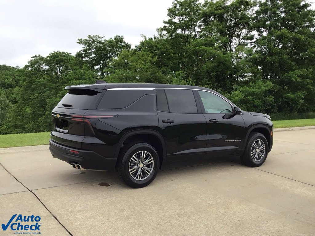 Used 2024 Chevrolet Traverse LS image 6
