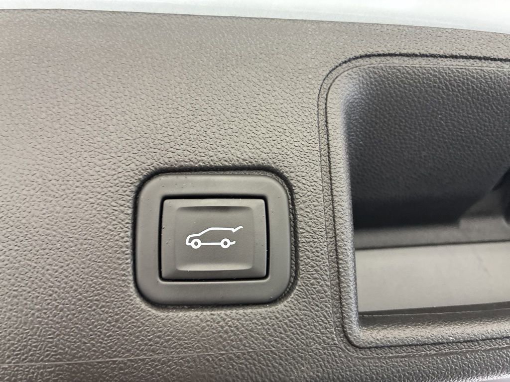 Used 2023 GMC Terrain Denali w/ Denali Premium Package image 8