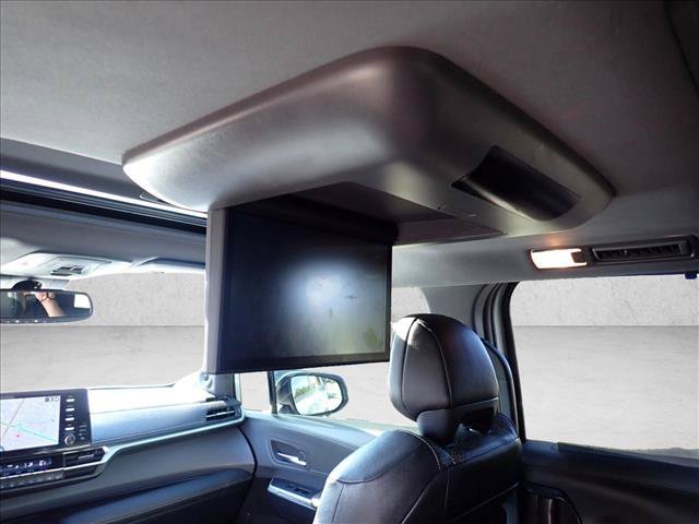 Used 2023 Toyota Sienna XSE AWD/4WD image 11