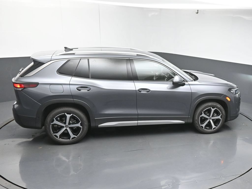 Used 2025 Volkswagen Tiguan SE FWD image 49