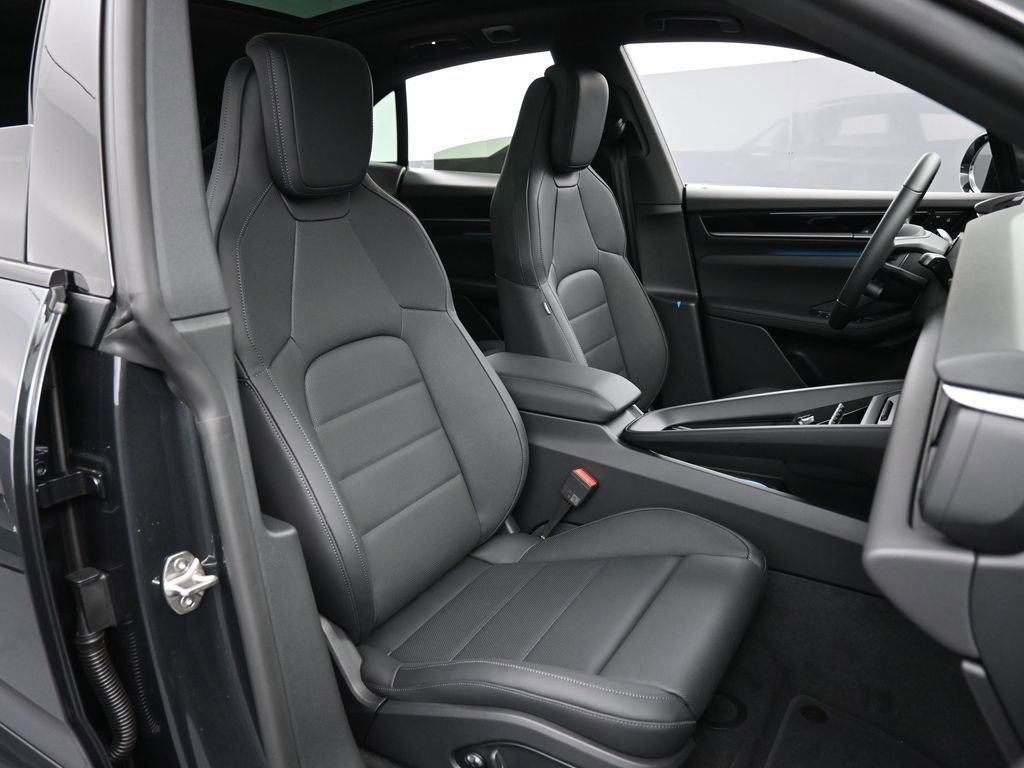 New 2026 Porsche Macan 4S Electric AWD/4WD image 30