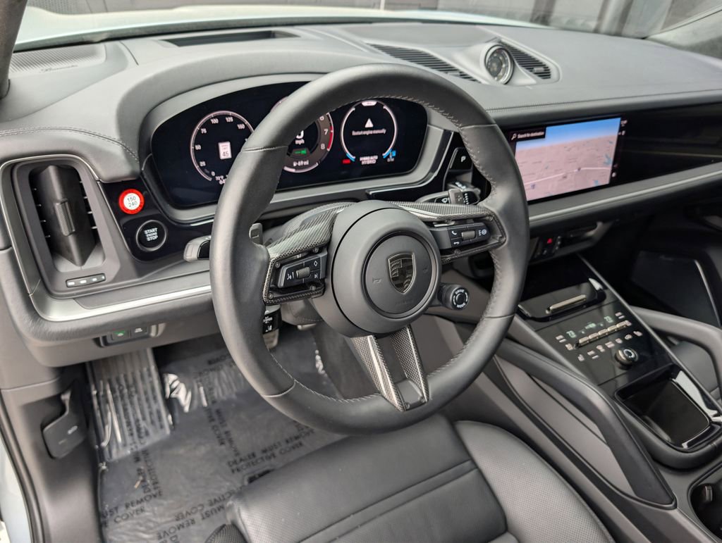 Certified 2025 Porsche Cayenne Turbo image 4