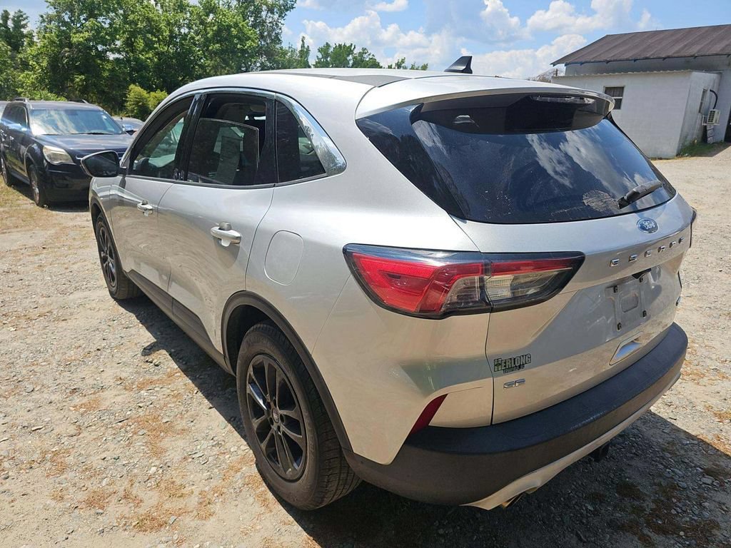 Used 2020 Ford Escape SE FWD image 3