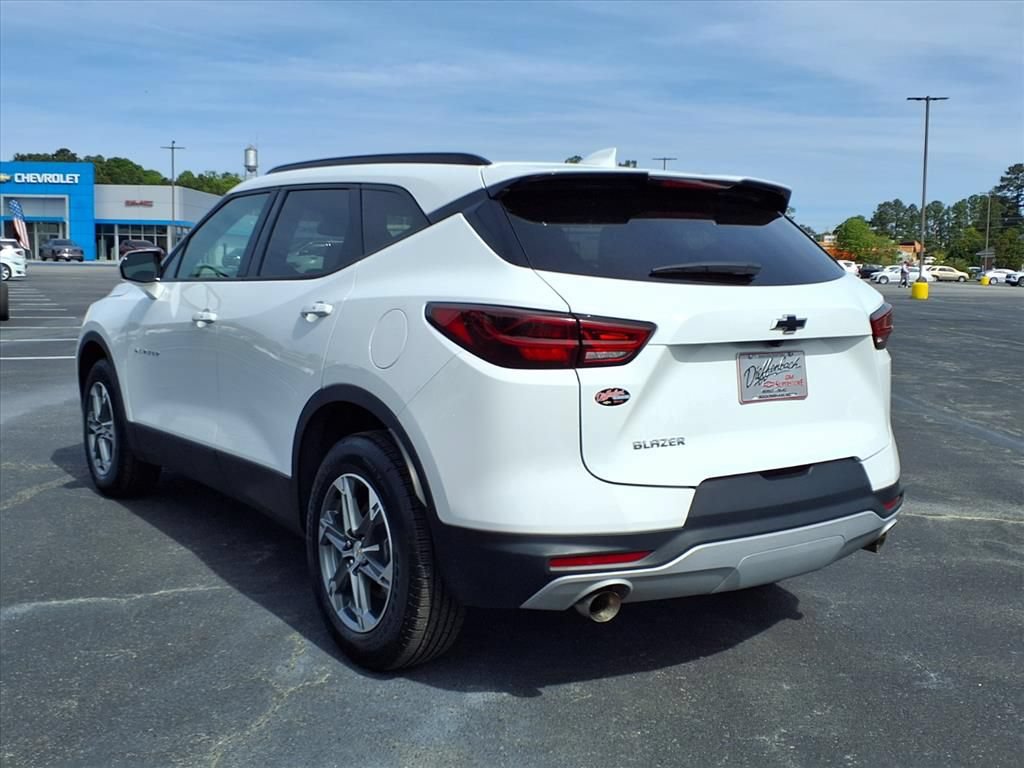 Used 2024 Chevrolet Blazer LT w/ Convenience Package FWD image 16