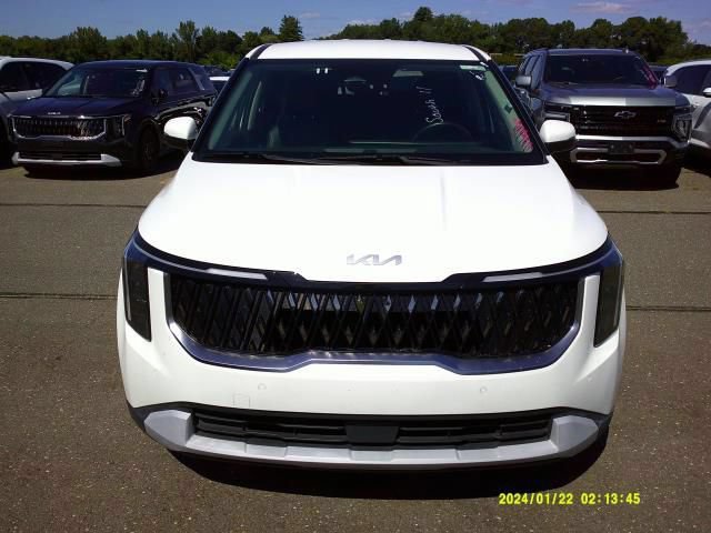Used 2025 Kia Carnival FWD image 2
