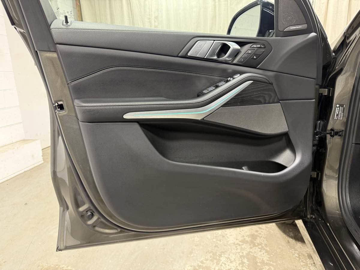 Used 2022 BMW X7 xDrive40i w/ Premium Package image 8