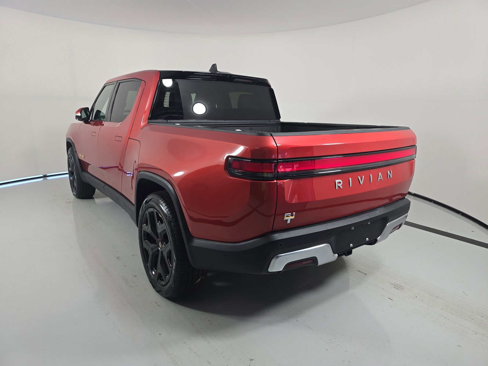 Used 2023 Rivian R1T Adventure image 3