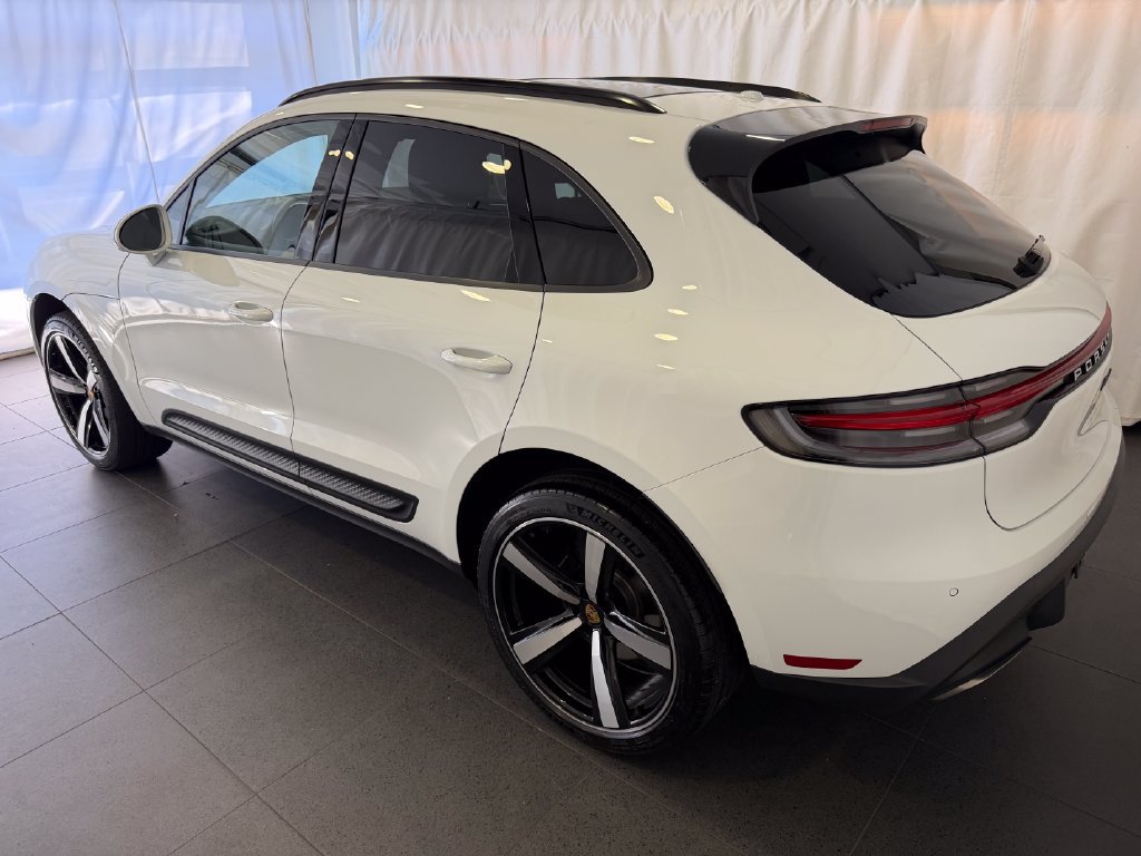 Certified 2026 Porsche Macan AWD/4WD image 3