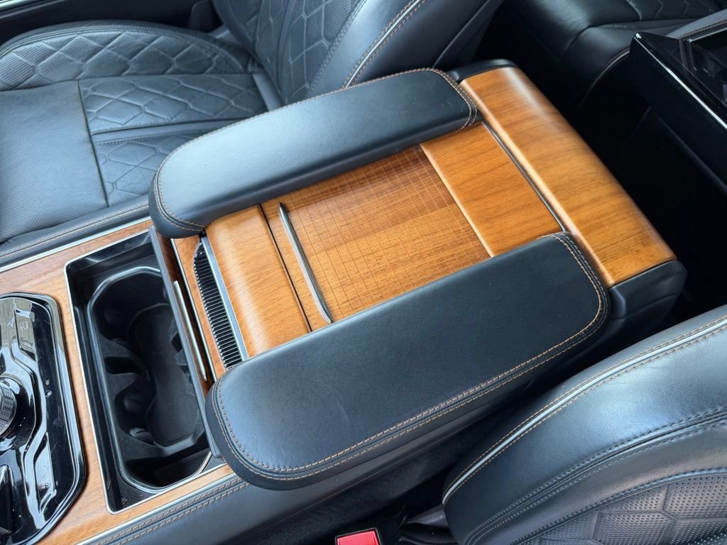 Used 2024 Jeep Grand Wagoneer L Series III AWD/4WD image 27