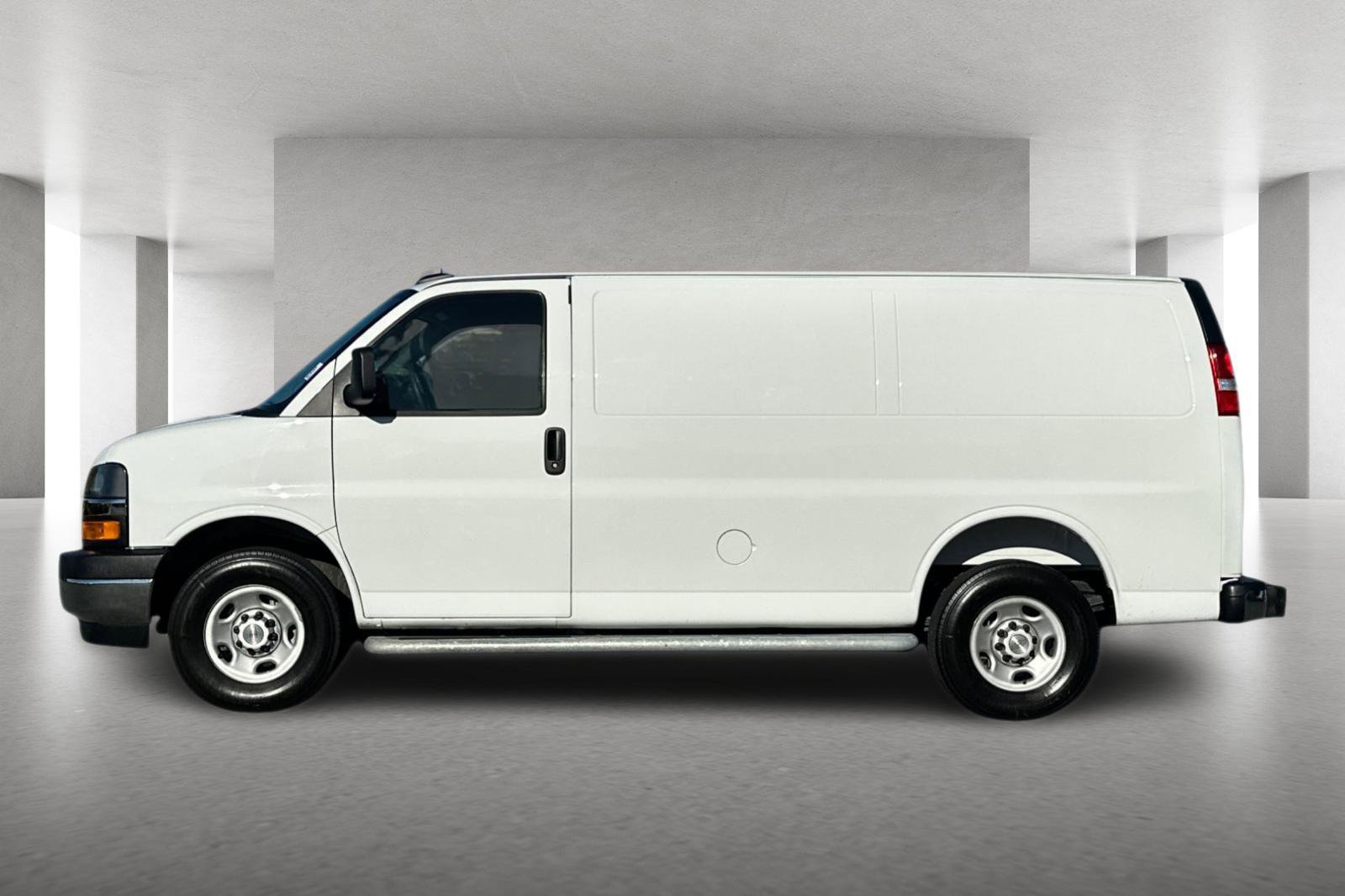 Used 2025 Chevrolet Express 2500 w/ Driver Convenience Package RWD image 7