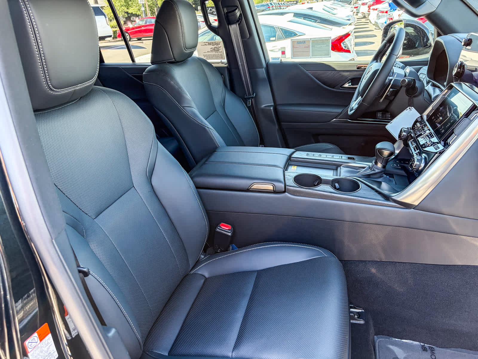 New 2026 Lexus LX 600 4WD w/ Luxury Package image 17