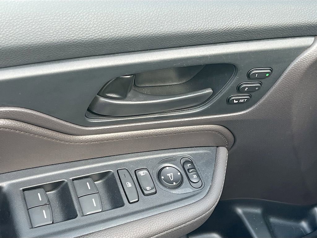 Used 2023 Honda Odyssey EX-L image 18