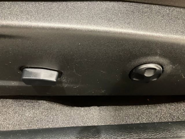 Used 2019 Dodge Challenger SXT image 33