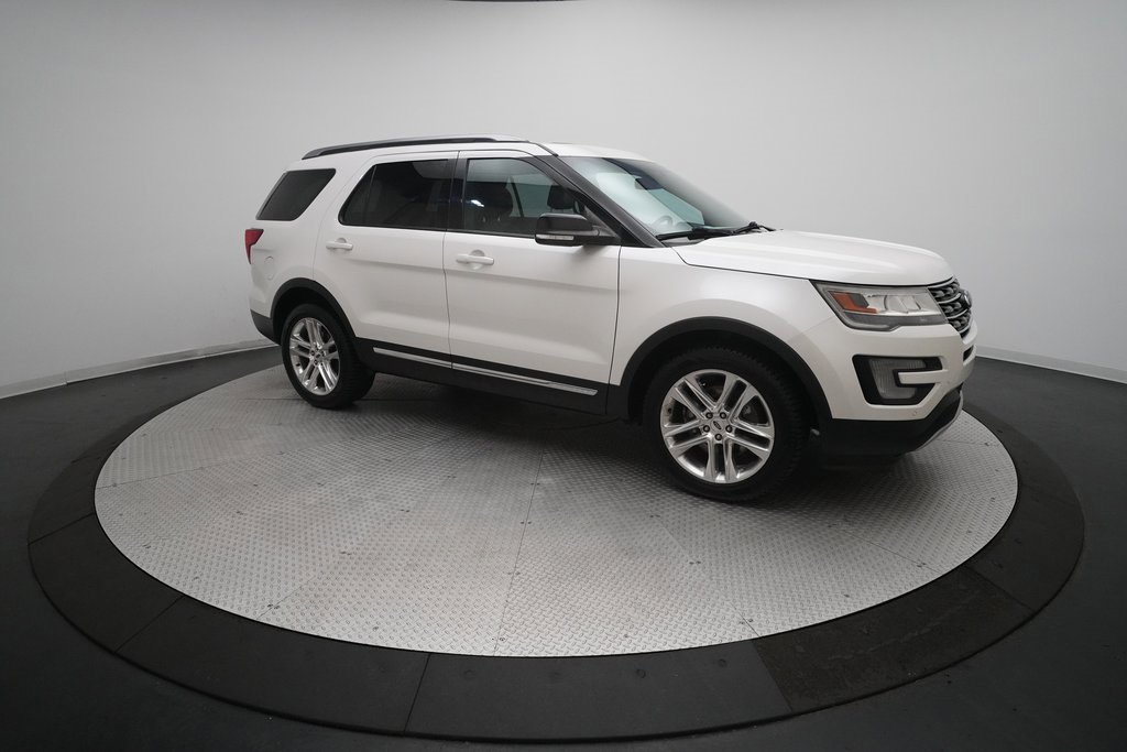 Used 2016 Ford Explorer XLT w/ Equipment Group 202A image 13